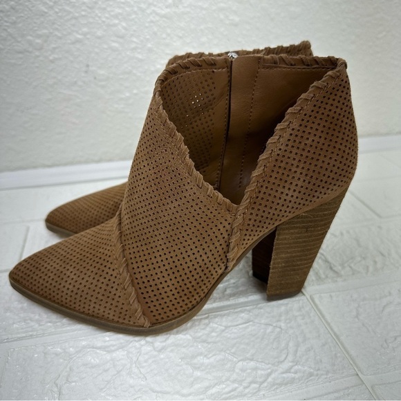 Vince Camuto Lamorna Perforated Pointy Toe Bootie Stacked Heel Chestnut New Sz 9 - Picture 4 of 11